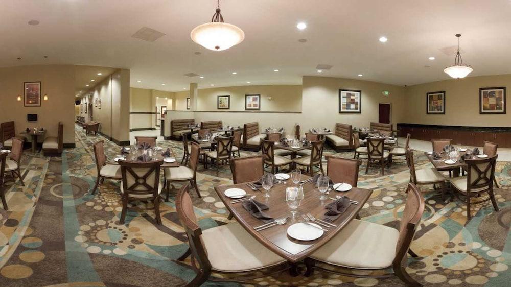 Holiday Inn Hotel & Suites Beaufort At Highway 21, An Ihg Hotel Экстерьер фото